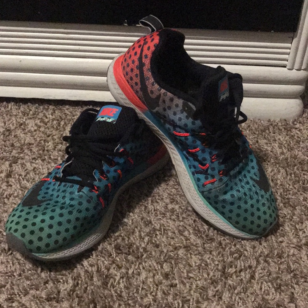 Nike Zoom Elite 8 shoes.